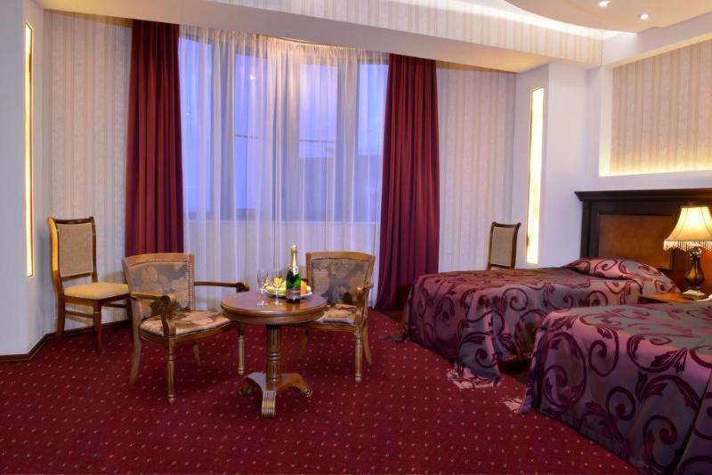 Spa Hotel Grace Forum Ереван Стая снимка