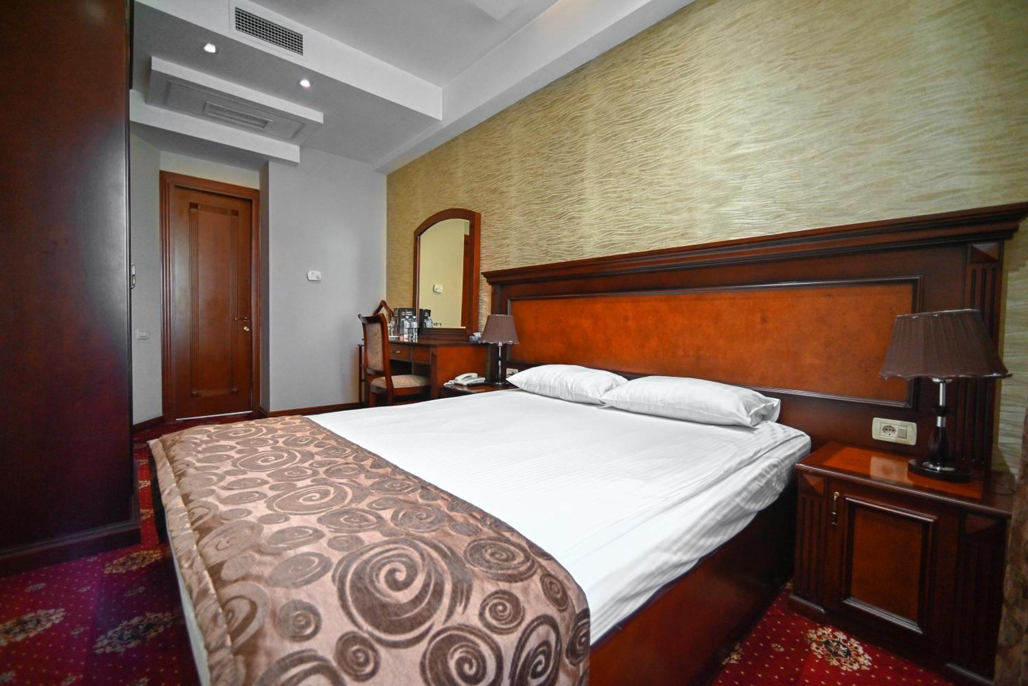 Spa Hotel Grace Forum Ереван Стая снимка