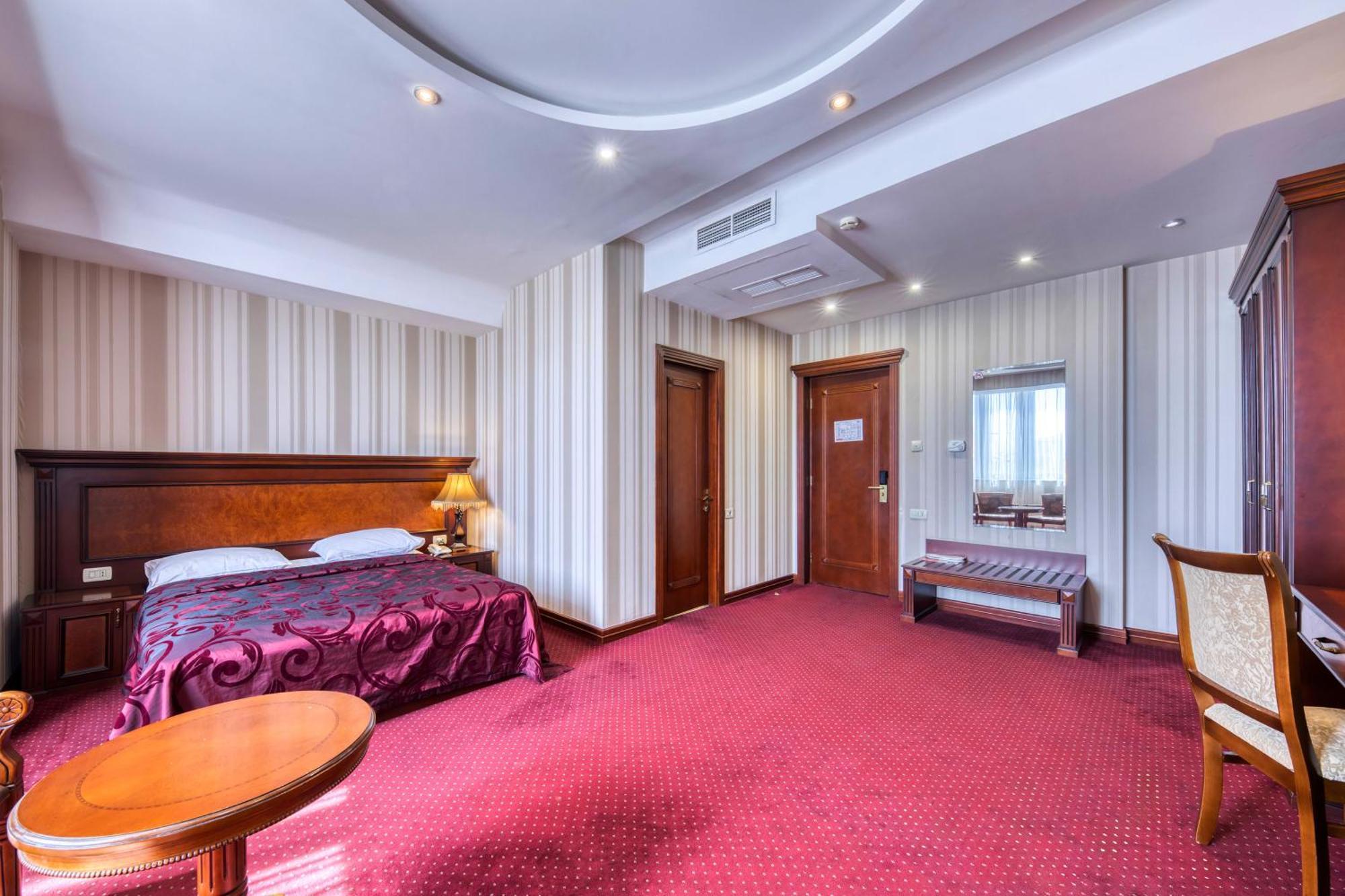 Spa Hotel Grace Forum Ереван Стая снимка