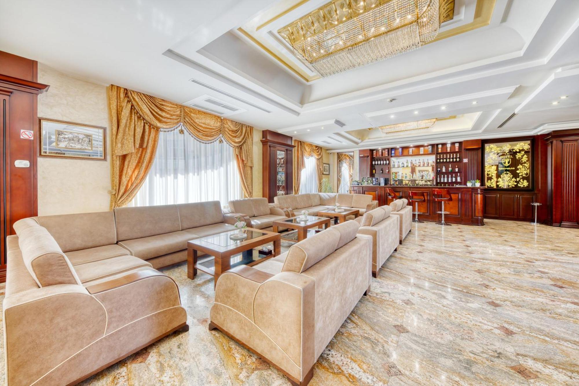 Spa Hotel Grace Forum Ереван Екстериор снимка