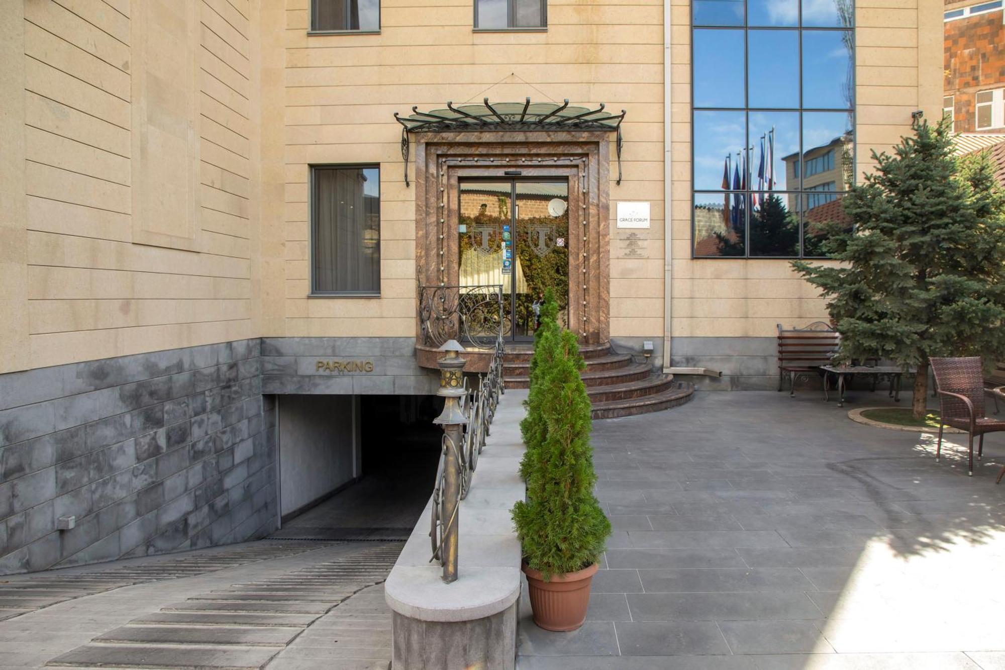 Spa Hotel Grace Forum Ереван Екстериор снимка